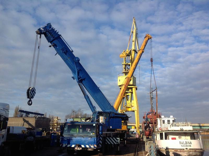 Liebherr 220 Ton